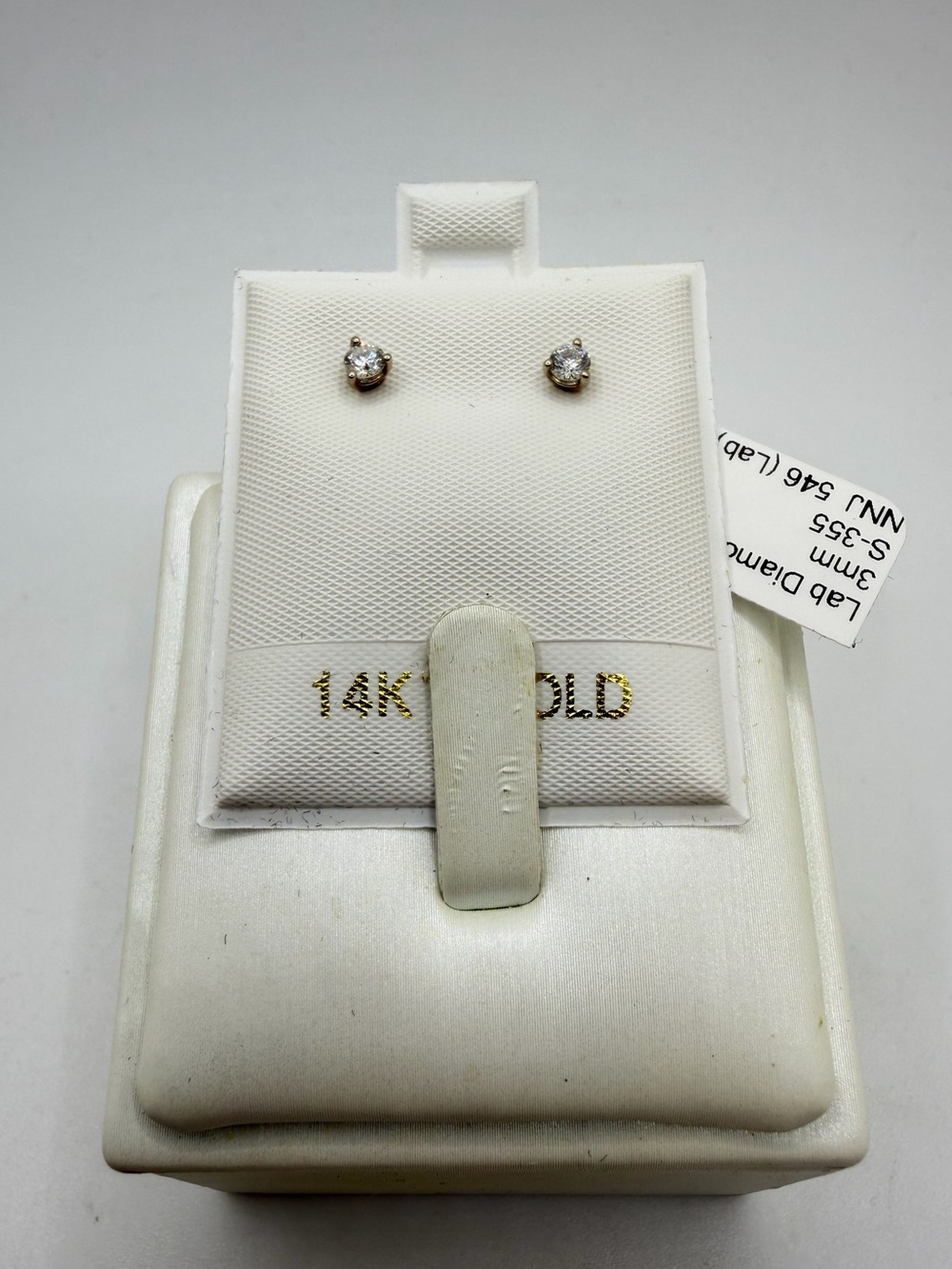 NWT 3mm (.24ctw) round cut Lab-grown diamond stud earrings in 14kt white gold!